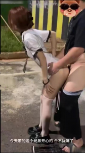 富家公子哥帶炮友給好哥們！玩點花樣玩法層出不窮不同地點群P挑逗每一根