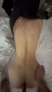 無套後入小母狗