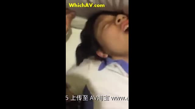 穿著校服的妹子被吃了偉哥的社會男操的哇哇叫 濃濃的精液全射在臉上