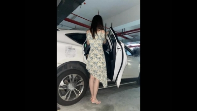 氣質少婦被我帶去地下車庫草，老公就在上面（憑收藏截圖可進福利群！）