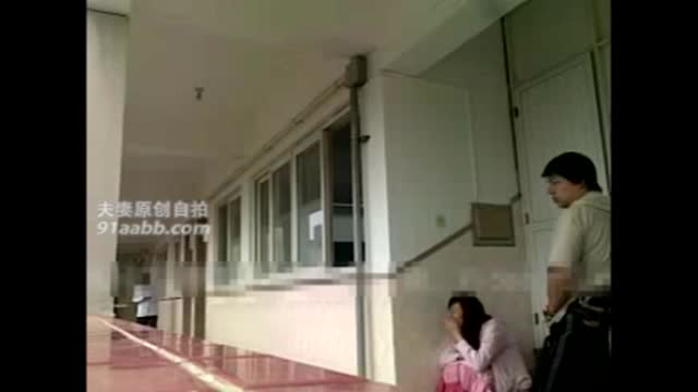[回顧唷!] 太癢憋不住!躲了一下後，在學校走廊樓梯間直接開幹!! 