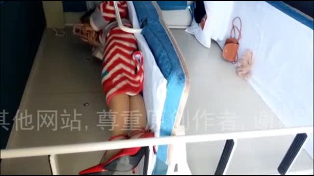 在火车上拍炮友薄丝袜美腿表情淫荡饥渴难耐【视频打包加QQ191322418】有福利看简介 