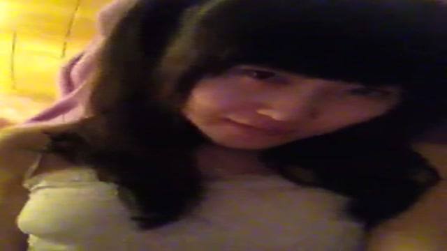 美女露奶自拍 