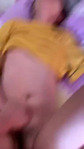 剛開始還害羞的露臉熟女不讓拍，XX幾下就開始了享受