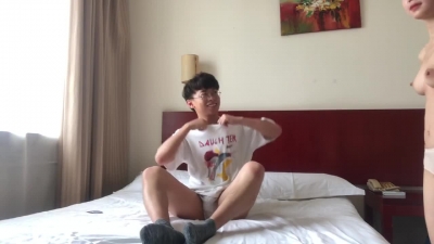 平台約到的妹子全程露臉周末享受