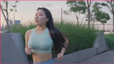小區跑步認識的少婦，撩三天帶回家偷情爆操！
