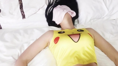 貪婪的吸允着，20歲的學妹淫蕩的思想。