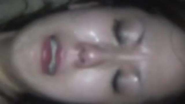 酒醉妹在戶外被輪操還被灑尿 