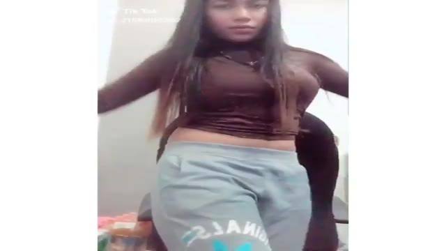 会扭的女孩 