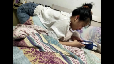 長腿極品人妻欣賞自己被操的騷樣
