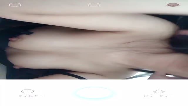 可愛自拍露奶 2