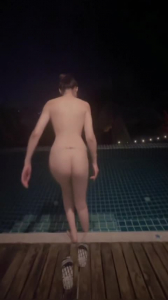 騷逼老婆的戶外3p和露出