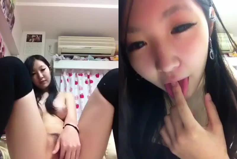 清純學生妹自拍自慰摳穴後一臉享受大奶一直晃