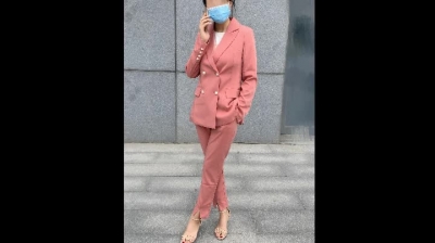 給領導打電話請個假，出來約個炮也是夠拼哦