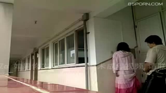 上海大學文佳在校園樓梯口打砲 