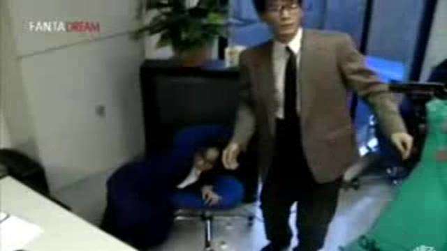 日本劫匪强奸银行职员 