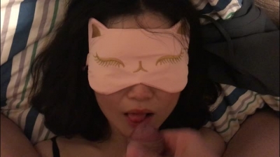 射嘴裏微露臉