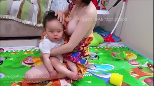 [高清]年輕人妻母乳喂奶自拍-第274天 