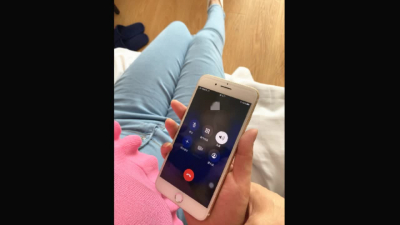 打着電話不小心叫出來，說在擦酒精！