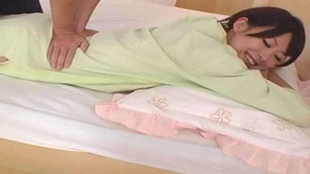 皮膚光滑女孩 AV 