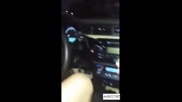 純本土危險駕駛!男人開車時把女人抱起來在駕駛座直接開插!!!!對白異常興奮~~ 
