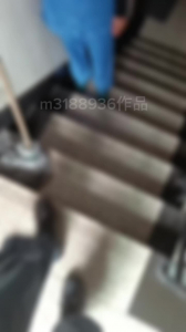 樓道保潔阿姨，偶遇打掃衛生，随即拉到屋裏口交偷情内射