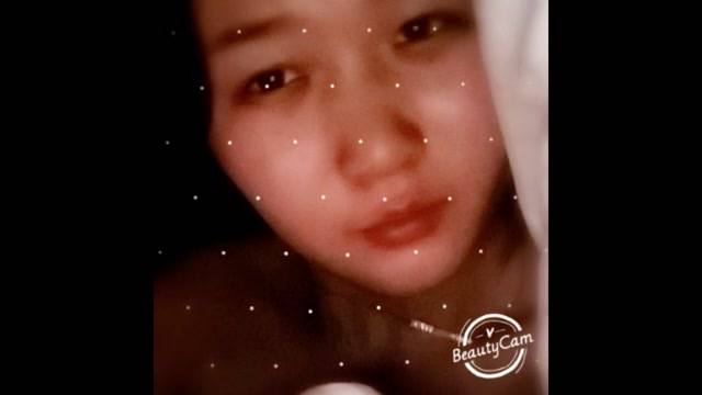 小騷貨自拍玩弄美胸乳頭