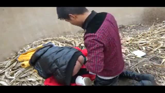中國情侶冷天在外做愛自拍 