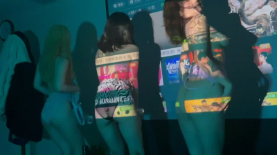 [原創]三個大美女的露臉全裸蹦迪