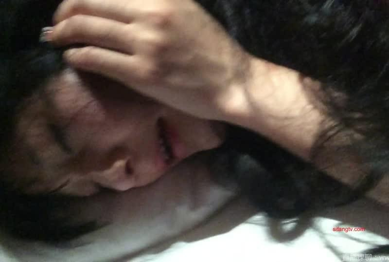 操大奶蜜桃臀蝴蝶穴女友超害羞死死的摀著臉還狂淫叫