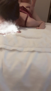 027老婆進門被直接推到，掀起裙子就被肏。