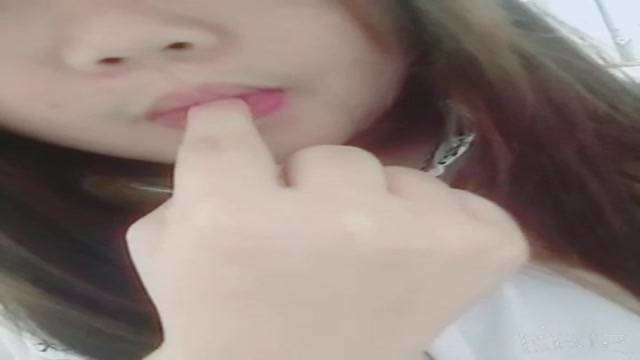 女色友說嘴巴想要舔我大雞雞 