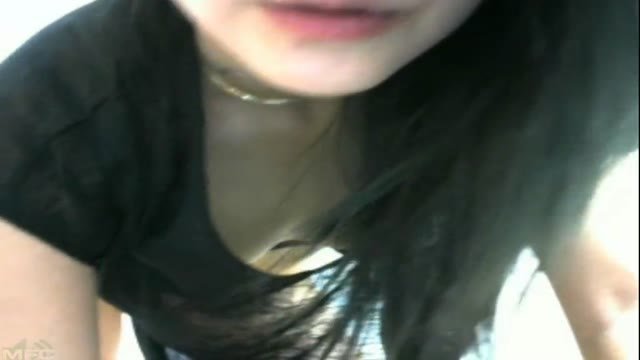 可爱亚裔女生展示 