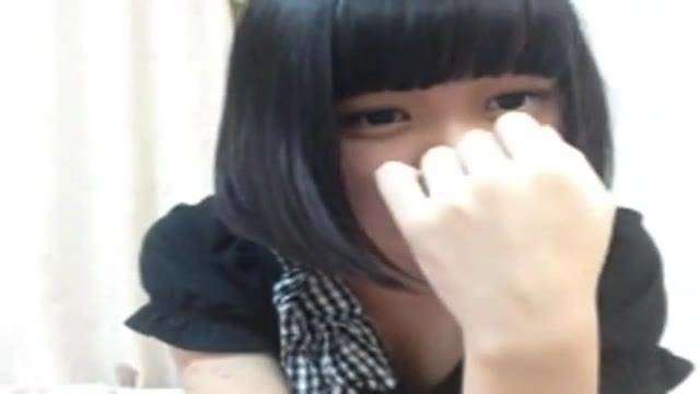 超級可愛短髮妹妹脫下内褲 