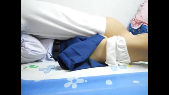 身材可愛的制服妹，連制服脫都不脫直接開始上! 