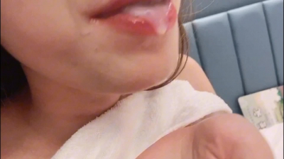 喜歡吞精的美甲女郎