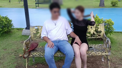 邀請單男在公園内調教淫妻 真的好羞恥 即緊張又刺激
