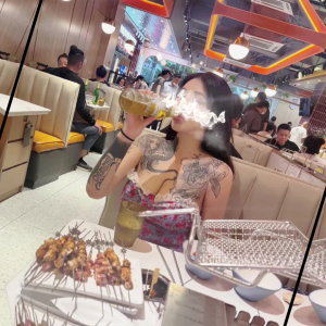 【原創】3P極品紋身巨乳母狗再現江湖