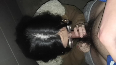 商場旁妹子第一次口