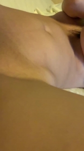 露臉！小騷貨同事一開始捂着臉不讓拍，操舒服以後就不捂了