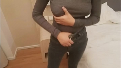 穿牛仔褲的騷妹妹，肥臀圓潤艹起來肉感十足