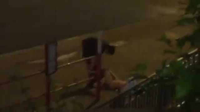 大陸學生香港巴士站野戰 
