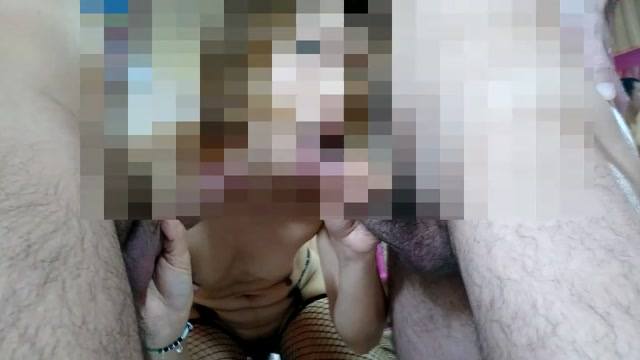 可愛妹妹 口交 2根肉棒 3P 舔蛋蛋 