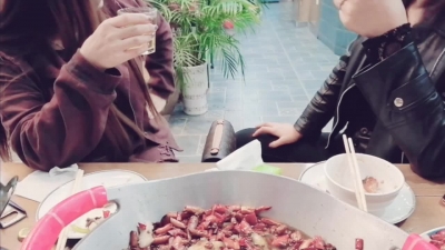 飯店受不了雙飛老婆閨蜜