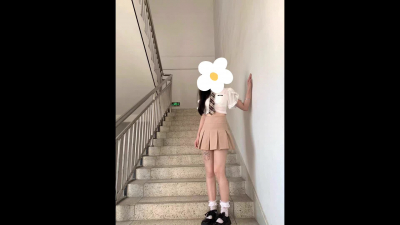 直呼太爽了！貴陽163剛成年嫩妹被我壓在床上狠幹 呻吟可撸（上）