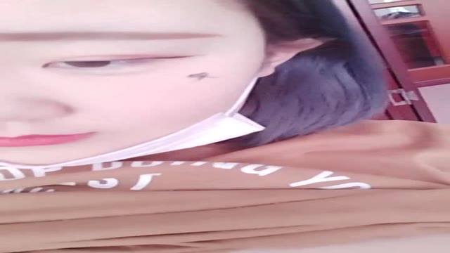 奶自己一口 
