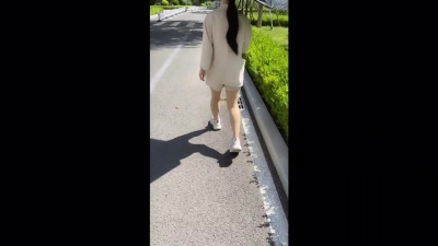 小區搭讪女鄰居，天氣太熱帶回家避暑