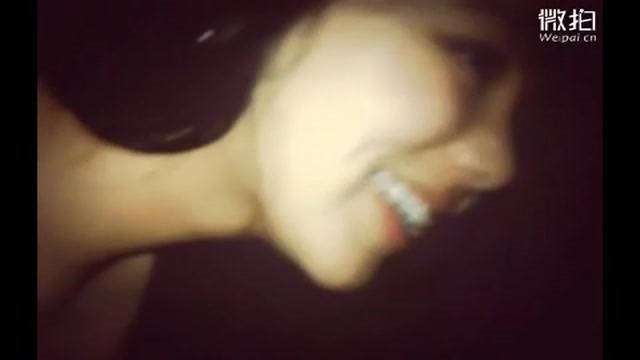 鄧紫琪口交影片流出，淫蕩的表情對著男人口交，做愛太淫蕩了 