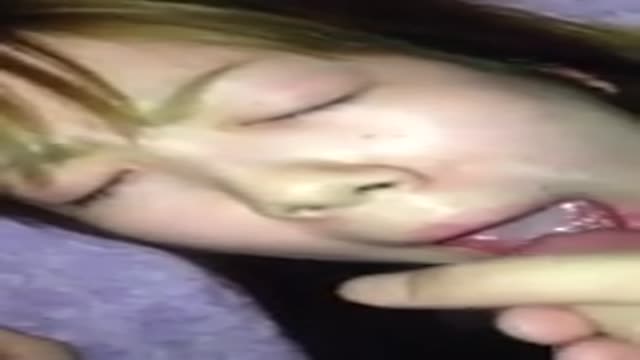 在朋友電話發現她和男友的自拍影片 