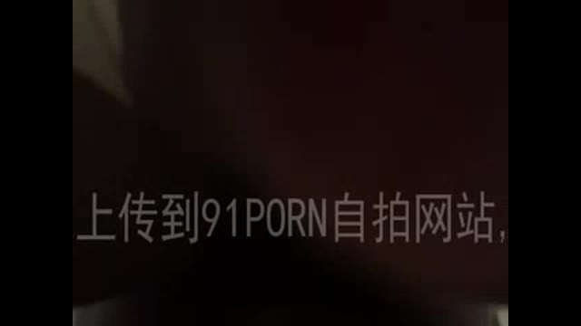 边操她边打电话 